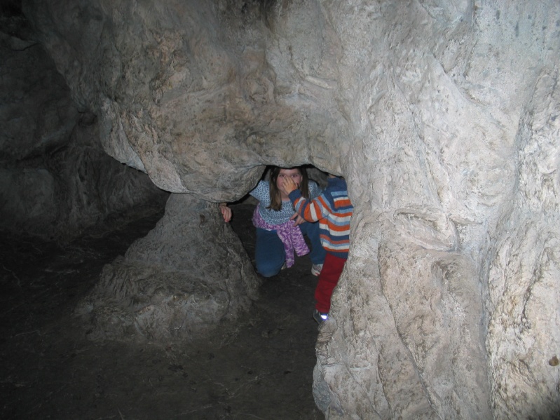 Amandoi in caverna